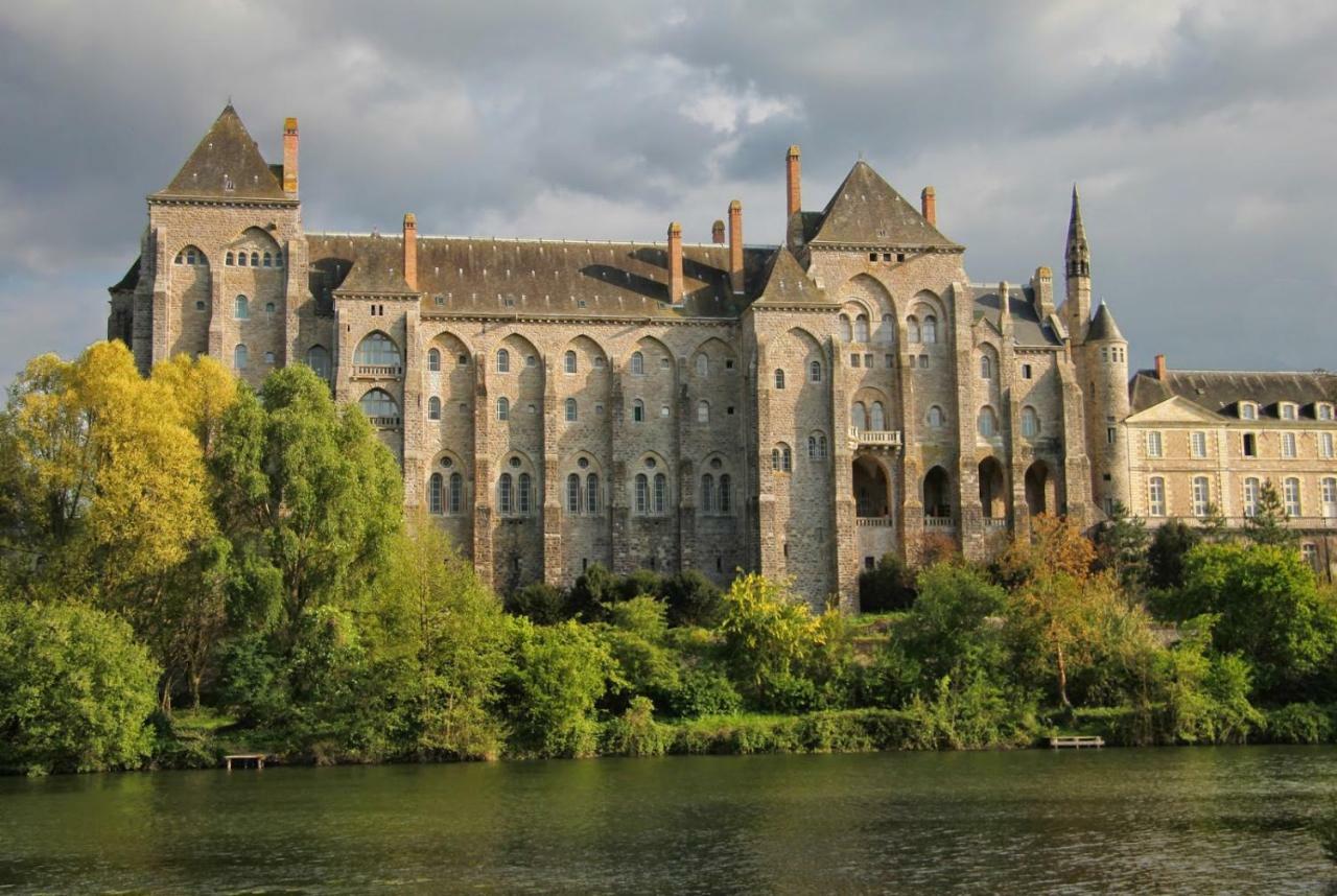 Logis de la Helberdière Cossé-en-Champagne Esterno foto